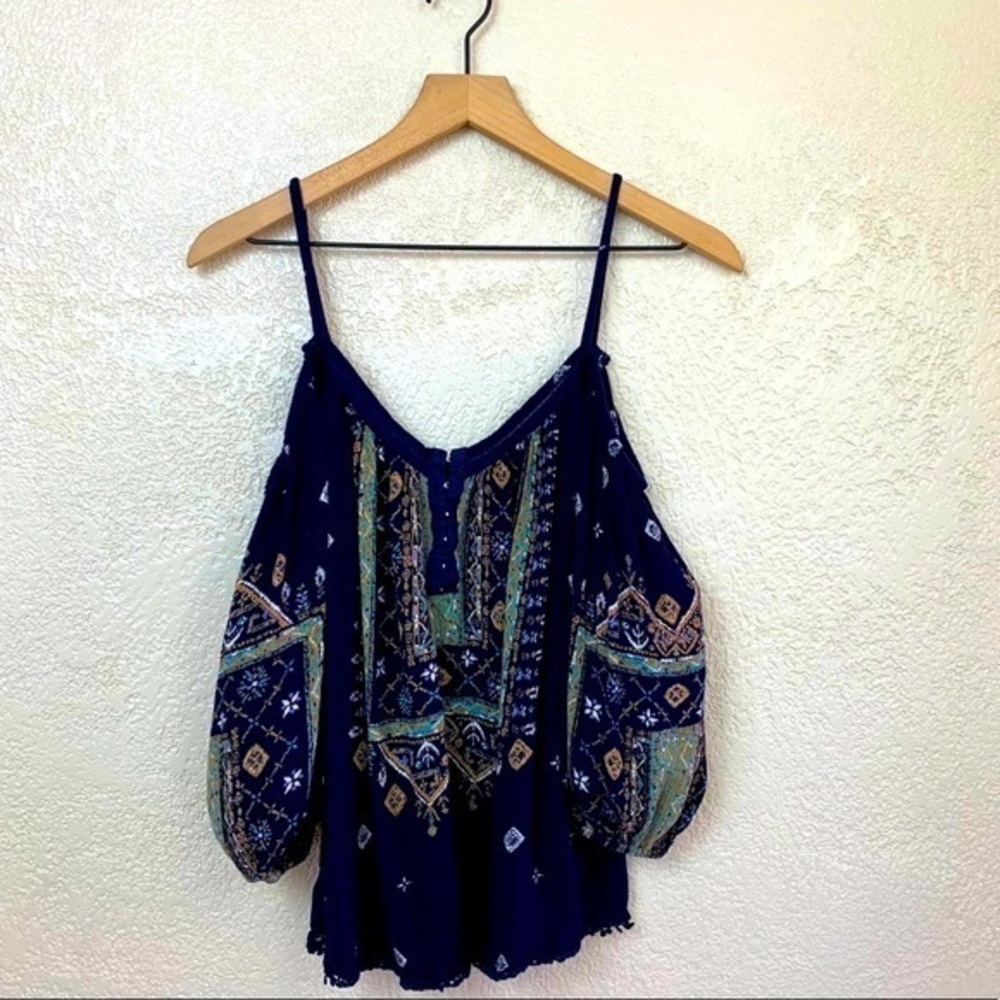 Ecoté woman’s open shoulder blouse